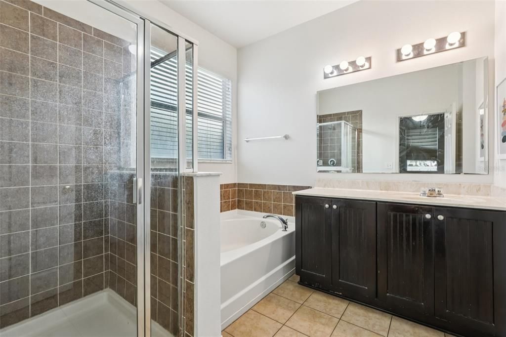 En Venta: $315,900 (4 camas, 2 baños, 1686 Pies cuadrados)