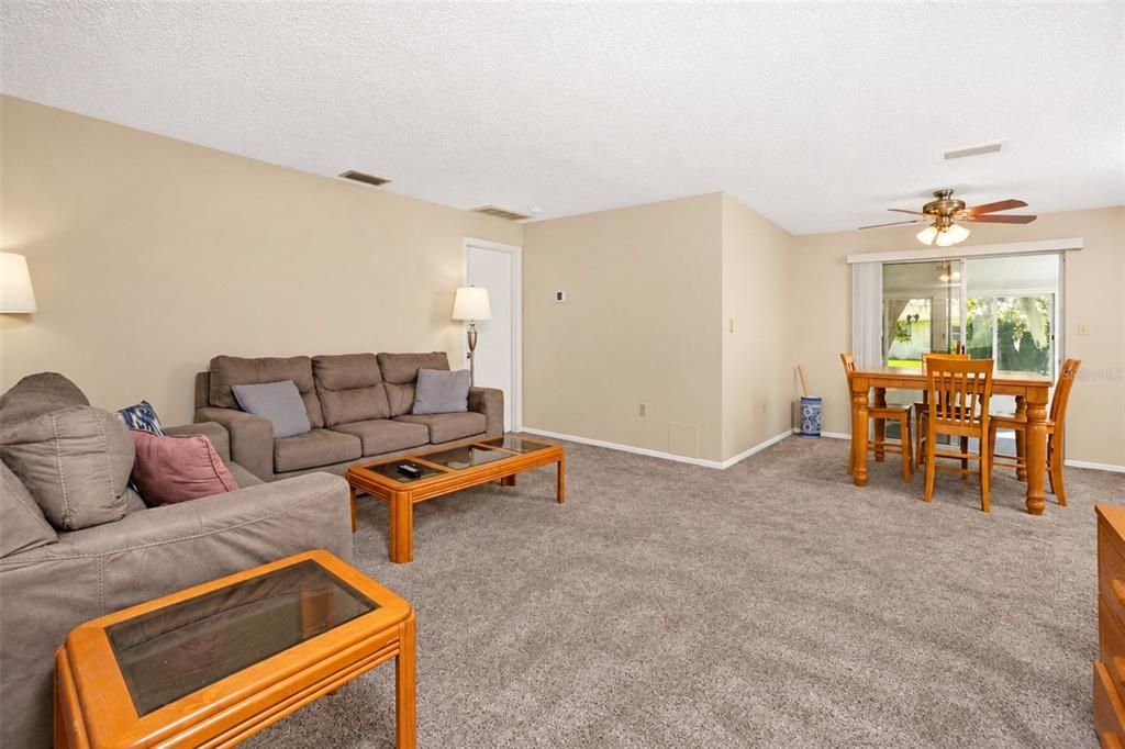 En Venta: $240,000 (2 camas, 2 baños, 1252 Pies cuadrados)