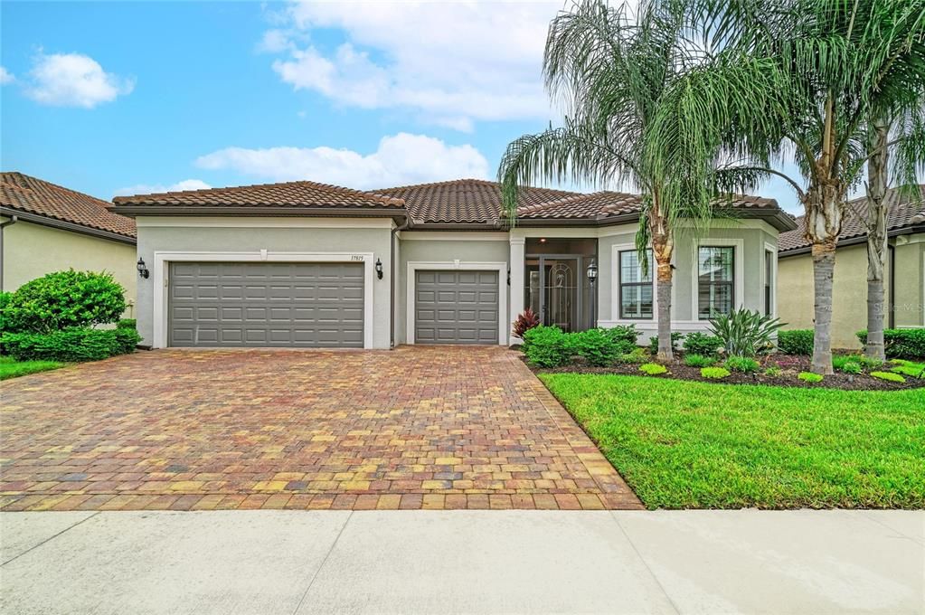 For Sale: $850,000 (3 beds, 3 baths, 2851 Square Feet)