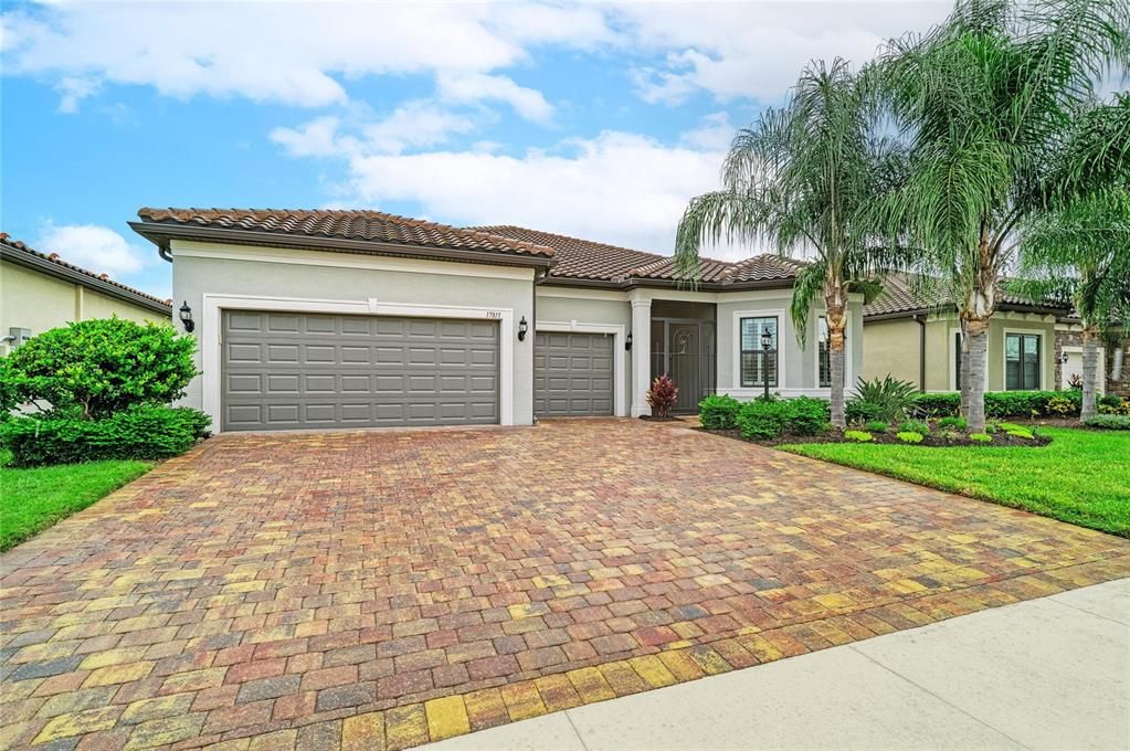 For Sale: $850,000 (3 beds, 3 baths, 2851 Square Feet)