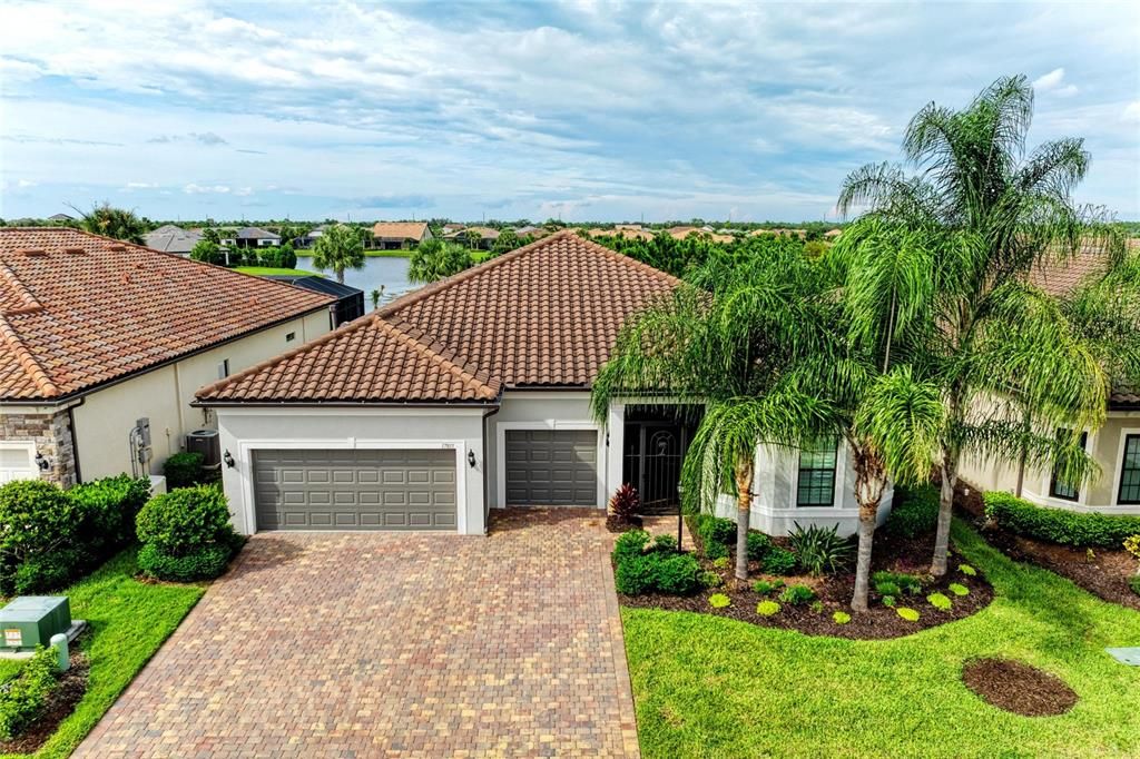 For Sale: $850,000 (3 beds, 3 baths, 2851 Square Feet)