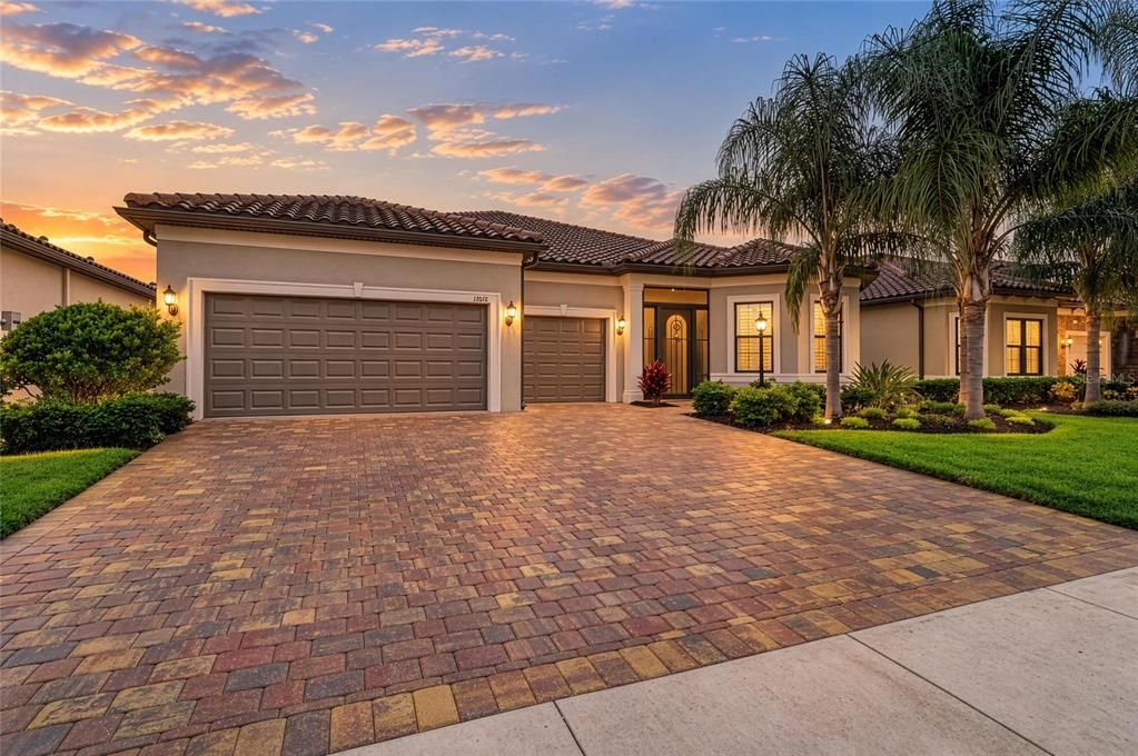For Sale: $850,000 (3 beds, 3 baths, 2851 Square Feet)