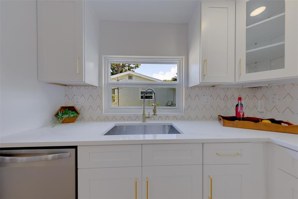 For Sale: $475,000 (3 beds, 2 baths, 1518 Square Feet)