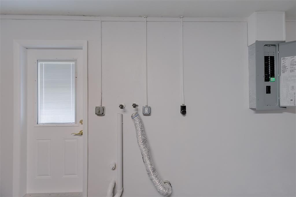 For Sale: $475,000 (3 beds, 2 baths, 1518 Square Feet)