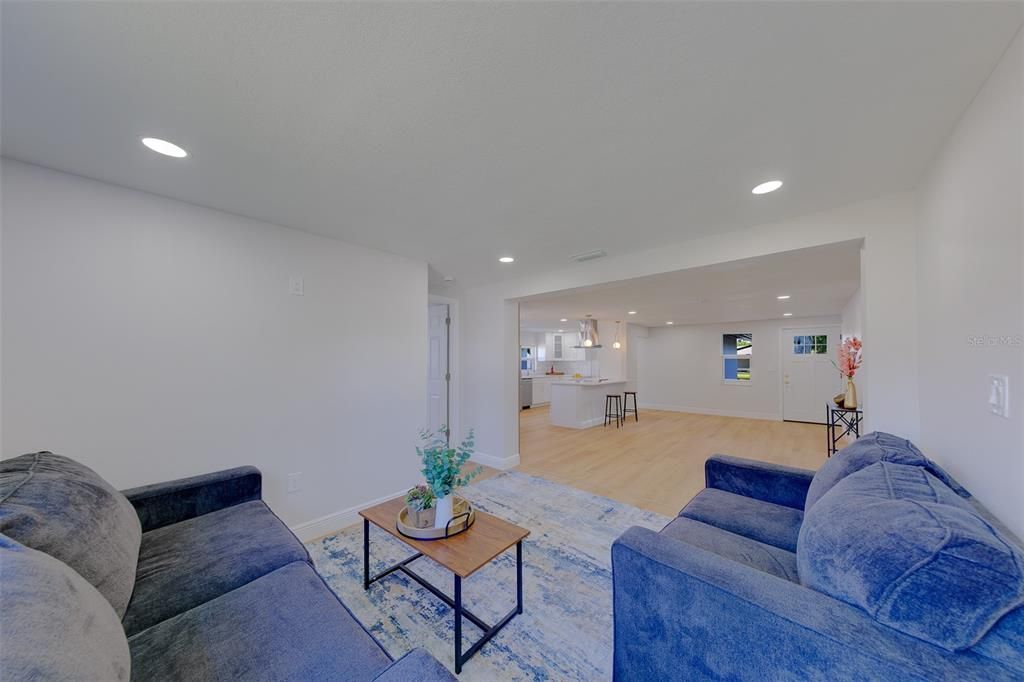 For Sale: $475,000 (3 beds, 2 baths, 1518 Square Feet)