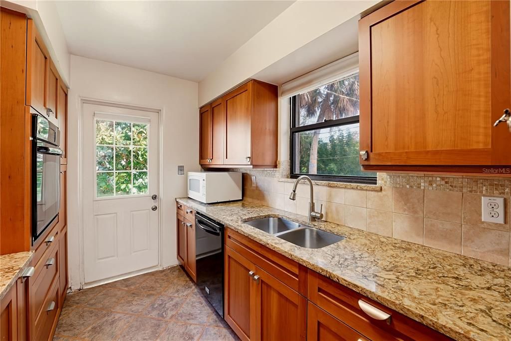 For Sale: $339,900 (2 beds, 2 baths, 1344 Square Feet)