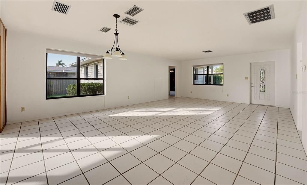 For Sale: $339,900 (2 beds, 2 baths, 1344 Square Feet)