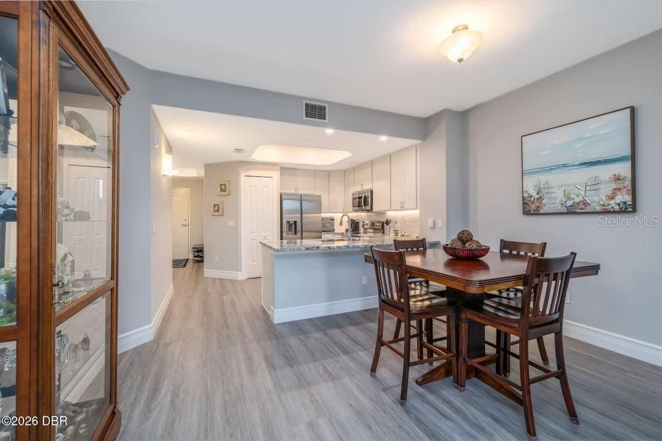 На продажу: $389,900 (3 спален, 2 ванн, 1437 Квадратных фут)