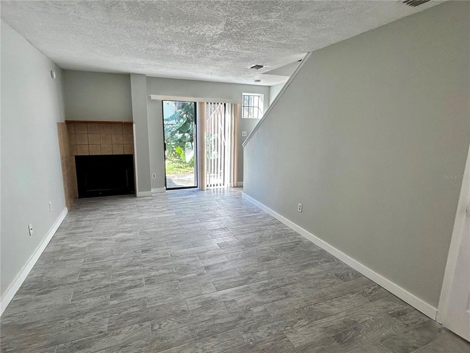 For Rent: $1,600 (2 beds, 1 baths, 1189 Square Feet)