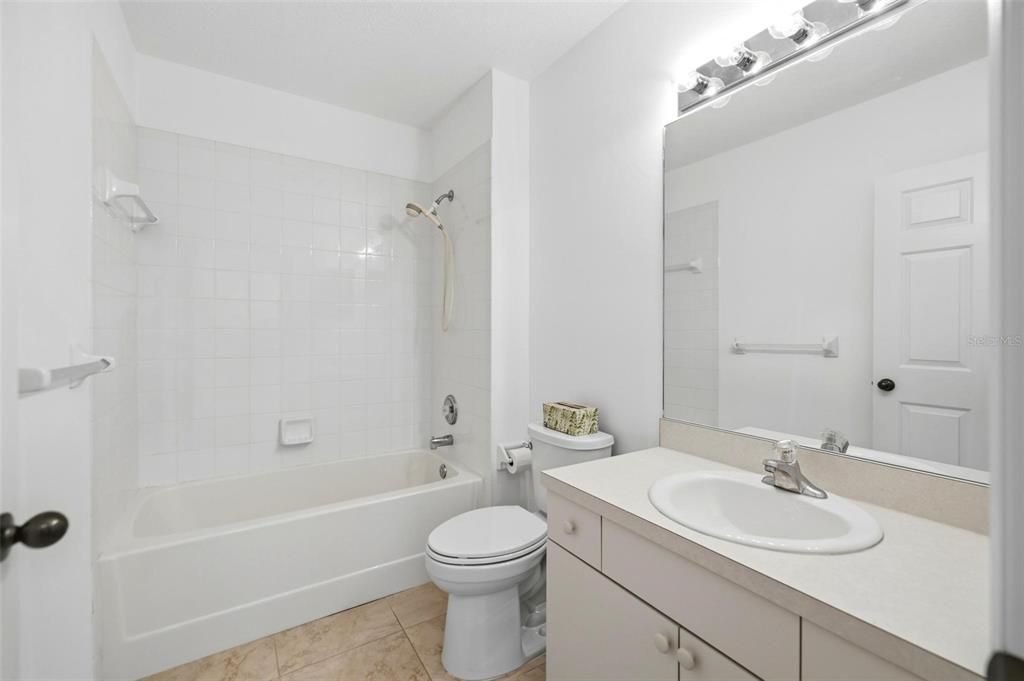 На продажу: $139,000 (2 спален, 2 ванн, 947 Квадратных фут)