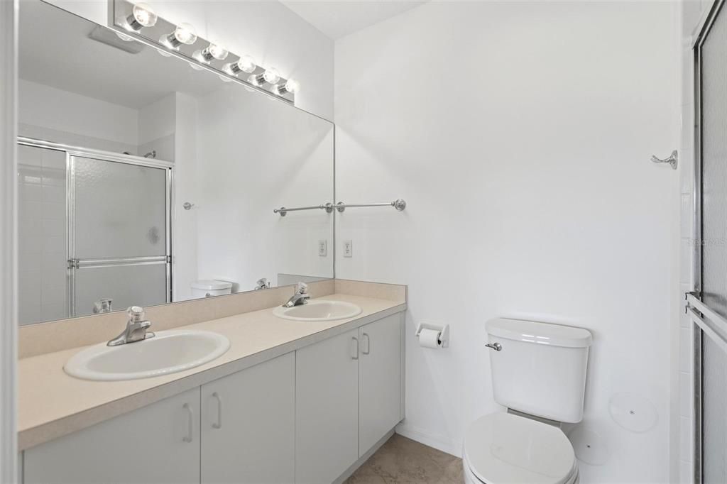 На продажу: $139,000 (2 спален, 2 ванн, 947 Квадратных фут)