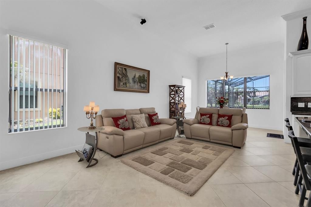 En Venta: $600,000 (3 camas, 3 baños, 2466 Pies cuadrados)