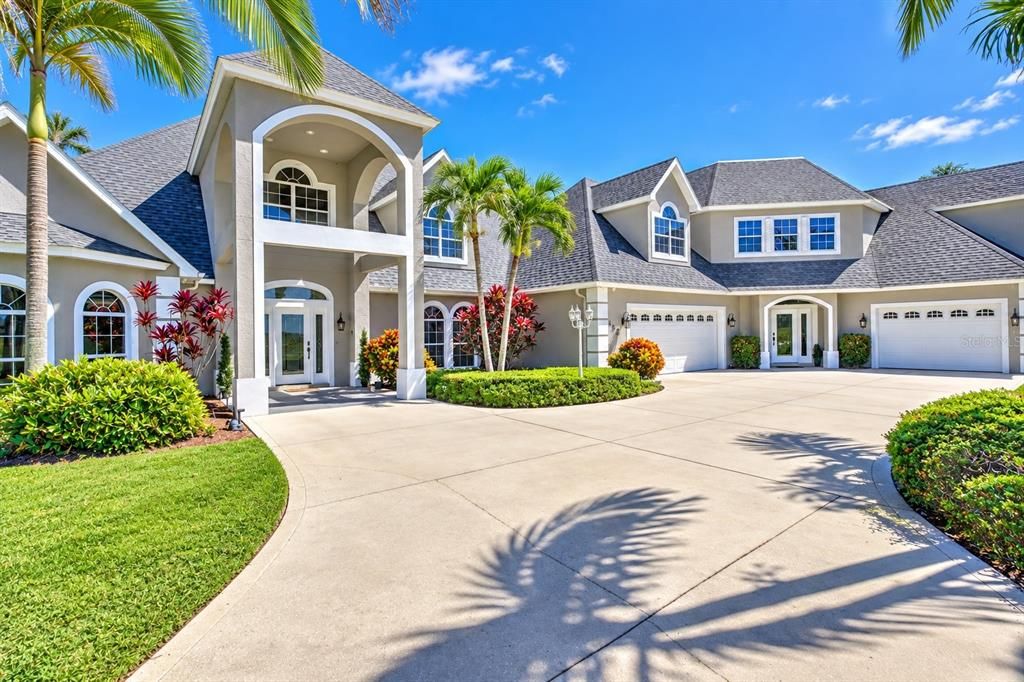 For Sale: $2,588,000 (8 beds, 7 baths, 8158 Square Feet)