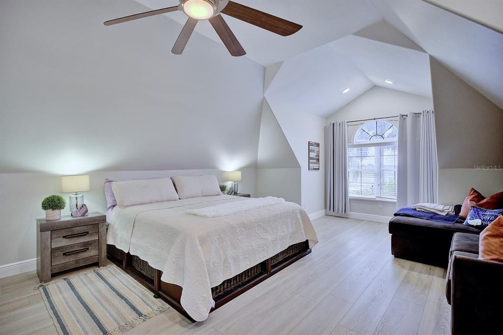 For Sale: $2,588,000 (8 beds, 7 baths, 8158 Square Feet)