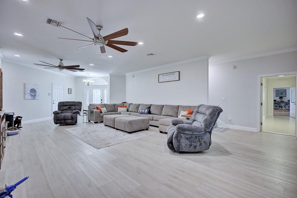 For Sale: $2,588,000 (8 beds, 7 baths, 8158 Square Feet)