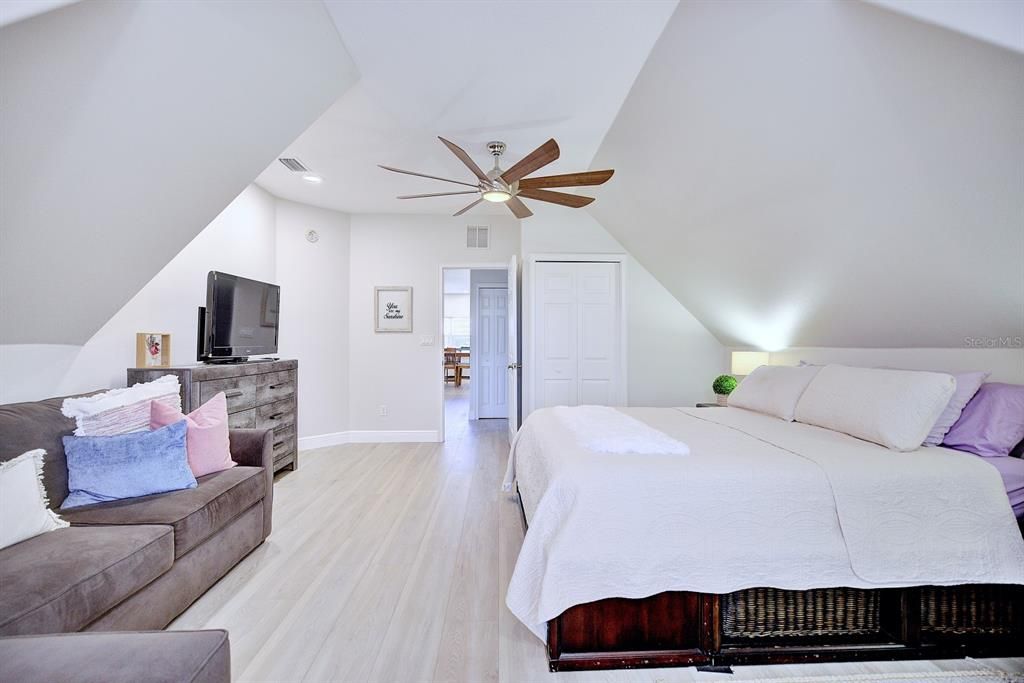 For Sale: $2,588,000 (8 beds, 7 baths, 8158 Square Feet)