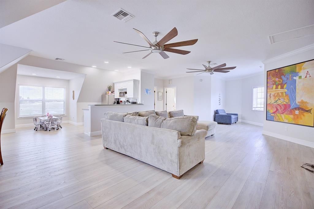 For Sale: $2,588,000 (8 beds, 7 baths, 8158 Square Feet)