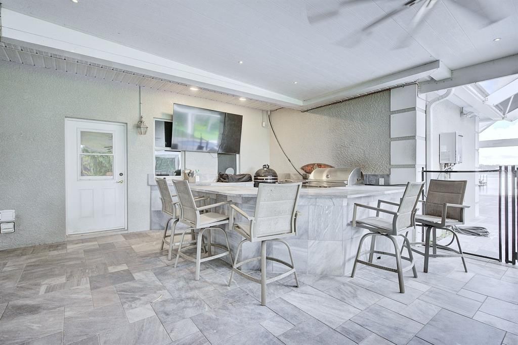 For Sale: $2,588,000 (8 beds, 7 baths, 8158 Square Feet)