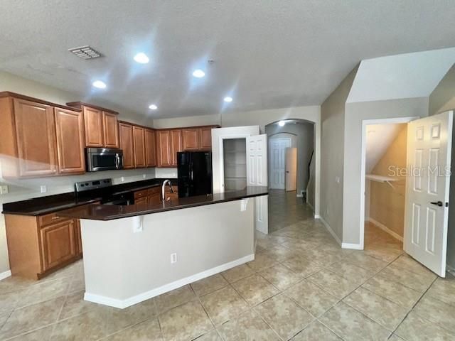 For Rent: $2,450 (3 beds, 2 baths, 1570 Square Feet)