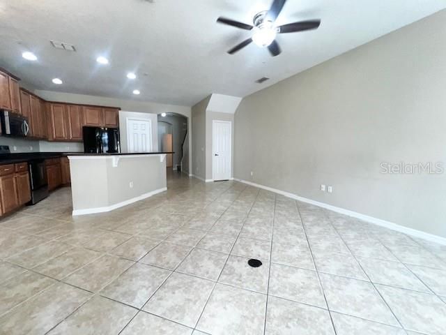 For Rent: $2,450 (3 beds, 2 baths, 1570 Square Feet)