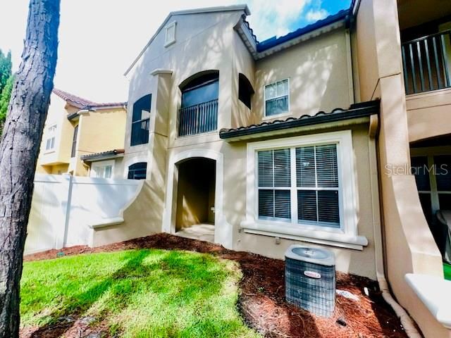 For Rent: $2,450 (3 beds, 2 baths, 1570 Square Feet)