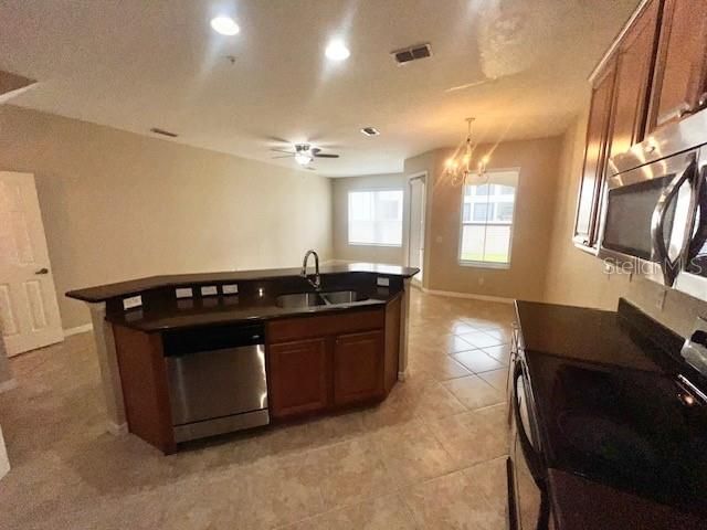 For Rent: $2,450 (3 beds, 2 baths, 1570 Square Feet)