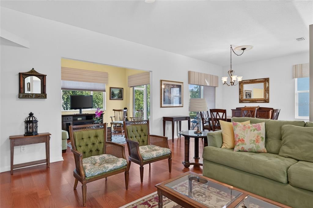 For Sale: $268,000 (3 beds, 2 baths, 1640 Square Feet)