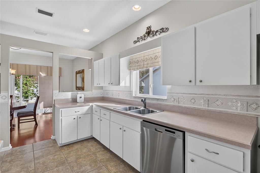 For Sale: $268,000 (3 beds, 2 baths, 1640 Square Feet)