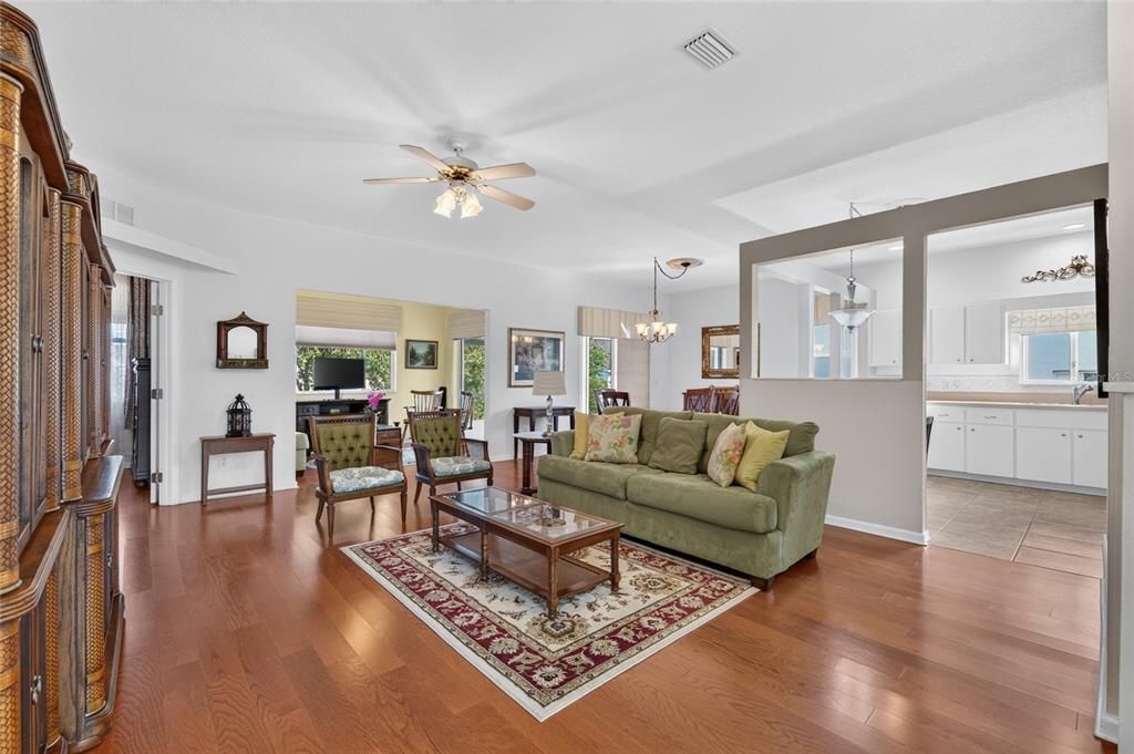 For Sale: $268,000 (3 beds, 2 baths, 1640 Square Feet)