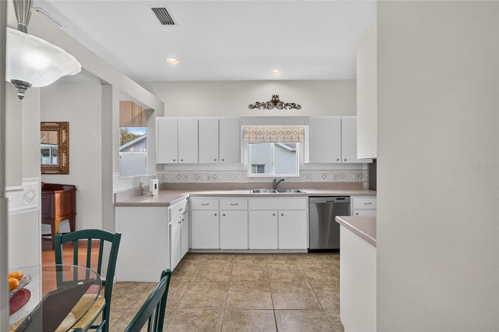 For Sale: $268,000 (3 beds, 2 baths, 1640 Square Feet)