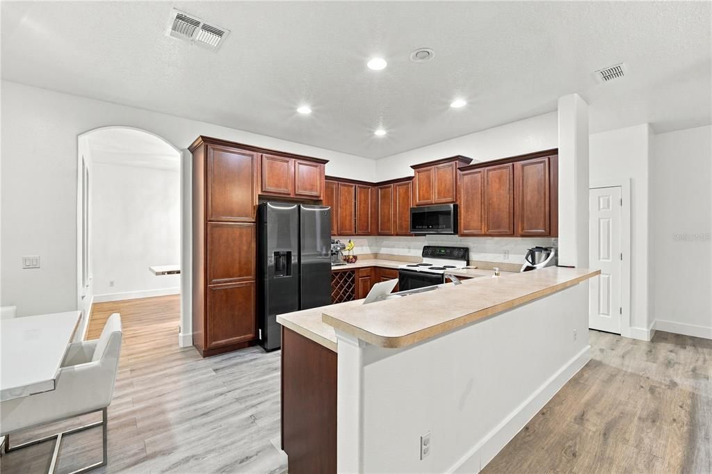En Venta: $540,000 (4 camas, 2 baños, 2945 Pies cuadrados)