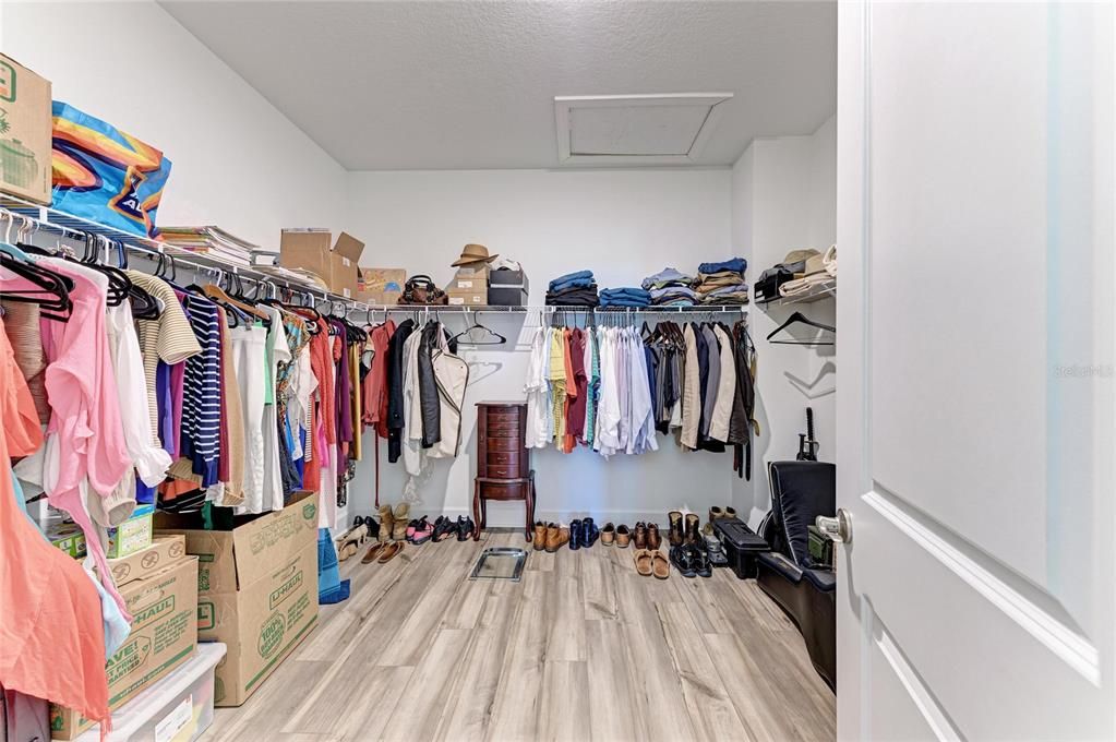 En Venta: $537,000 (4 camas, 3 baños, 2185 Pies cuadrados)