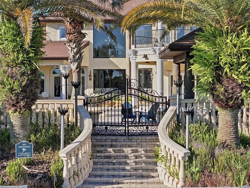 En Venta: $2,199,000 (4 camas, 4 baños, 5650 Pies cuadrados)