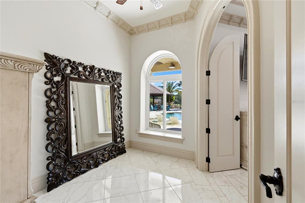 En Venta: $2,199,000 (4 camas, 4 baños, 5650 Pies cuadrados)