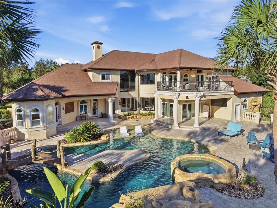 En Venta: $2,199,000 (4 camas, 4 baños, 5650 Pies cuadrados)