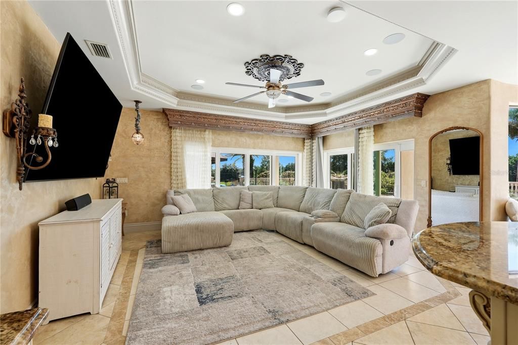 En Venta: $2,199,000 (4 camas, 4 baños, 5650 Pies cuadrados)