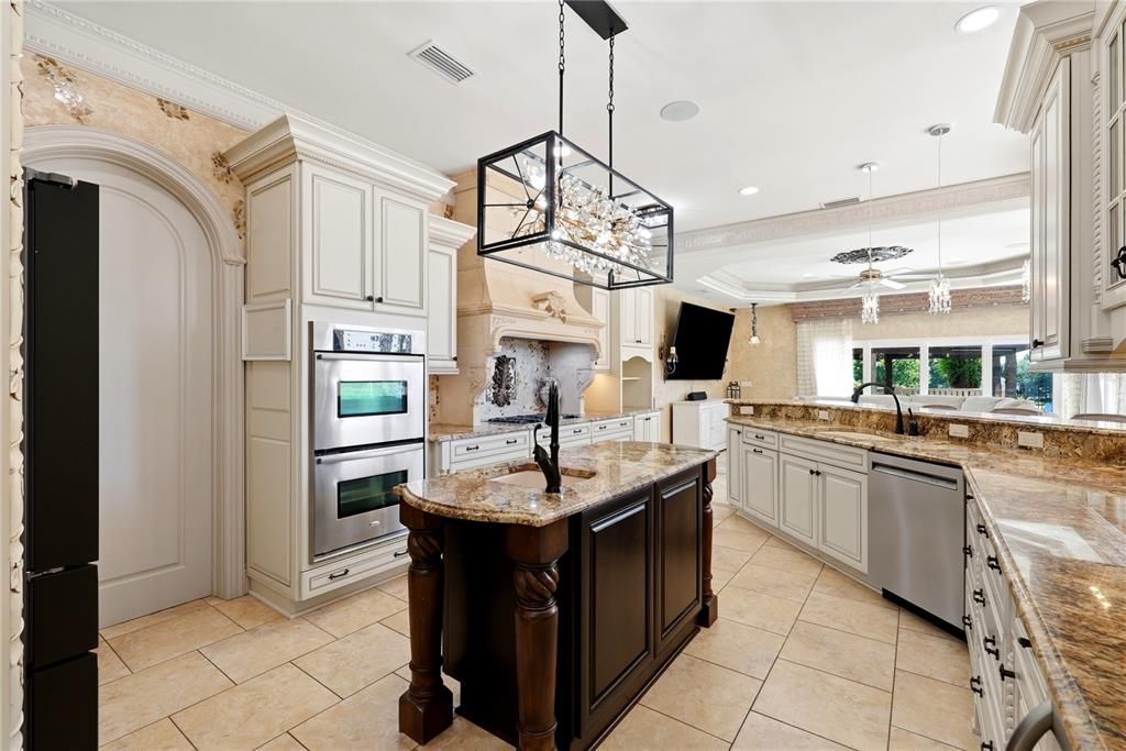 En Venta: $2,199,000 (4 camas, 4 baños, 5650 Pies cuadrados)