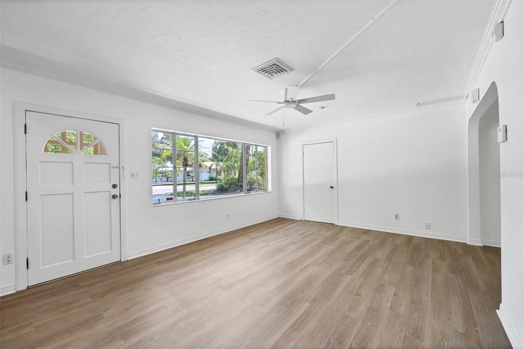 For Rent: $4,000 (3 beds, 2 baths, 1377 Square Feet)