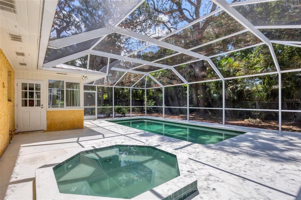 For Rent: $4,000 (3 beds, 2 baths, 1377 Square Feet)
