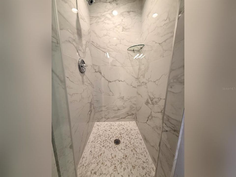 На продажу: $399,999 (4 спален, 2 ванн, 1822 Квадратных фут)