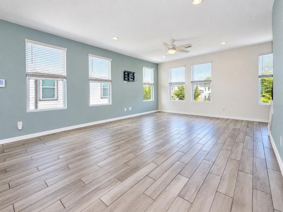 В аренду: $2,995 (3 спален, 3 ванн, 2167 Квадратных фут)