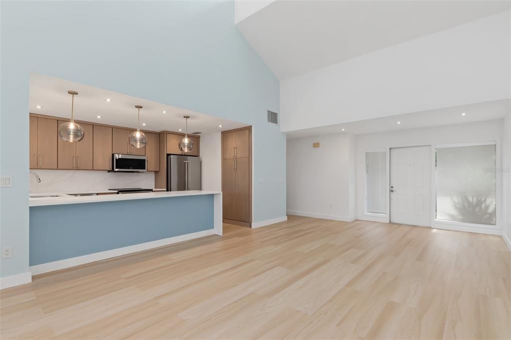 На продажу: $335,000 (3 спален, 2 ванн, 1835 Квадратных фут)