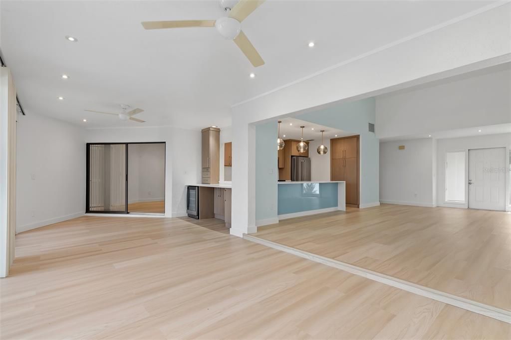 На продажу: $335,000 (3 спален, 2 ванн, 1835 Квадратных фут)