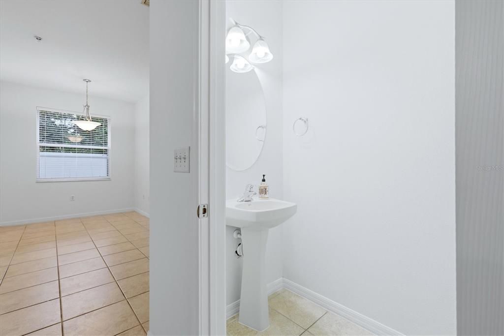 For Rent: $2,000 (3 beds, 2 baths, 1776 Square Feet)