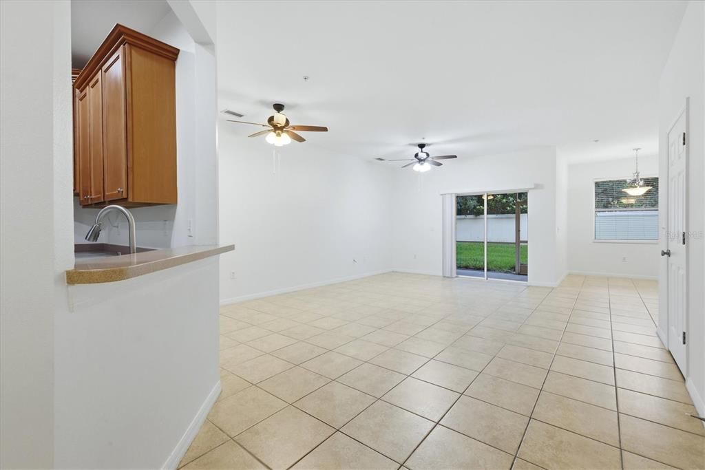 For Rent: $2,000 (3 beds, 2 baths, 1776 Square Feet)