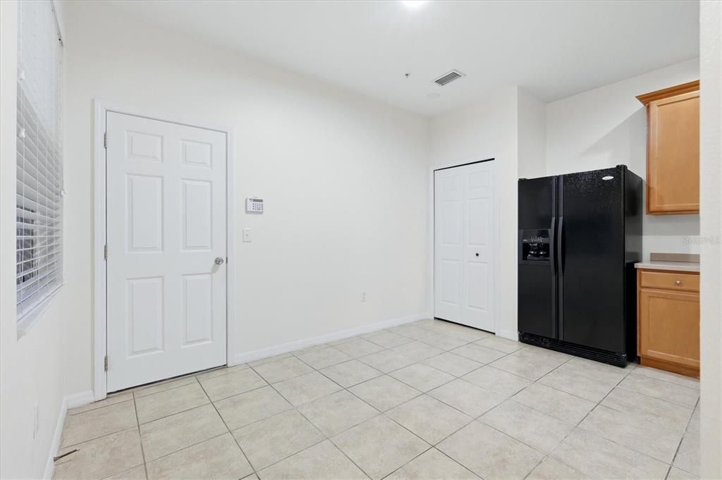 For Rent: $2,000 (3 beds, 2 baths, 1776 Square Feet)