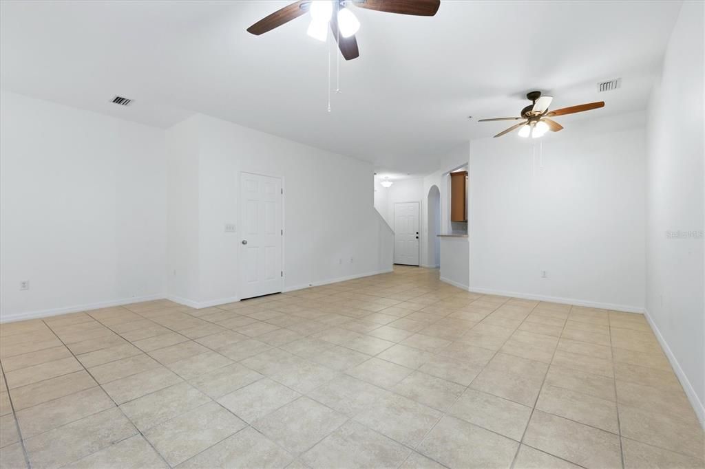 For Rent: $2,000 (3 beds, 2 baths, 1776 Square Feet)