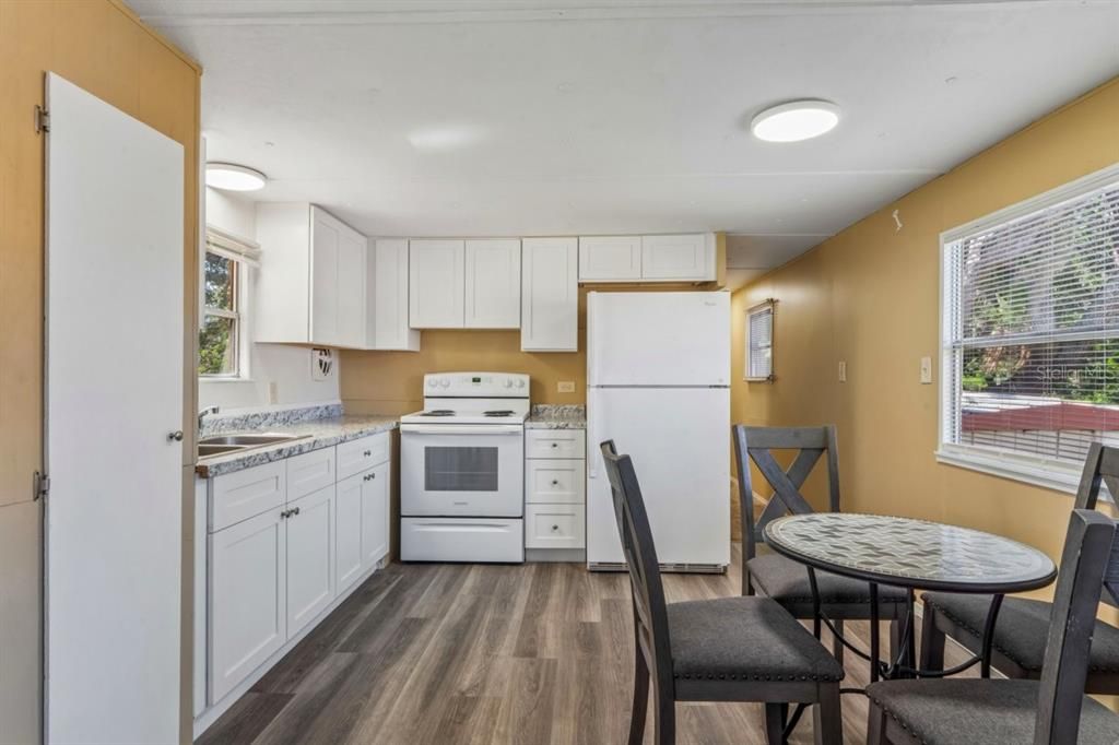 На продажу: $149,900 (3 спален, 1 ванн, 672 Квадратных фут)