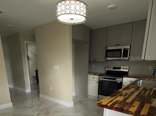 For Sale: $279,999 (3 beds, 2 baths, 1320 Square Feet)