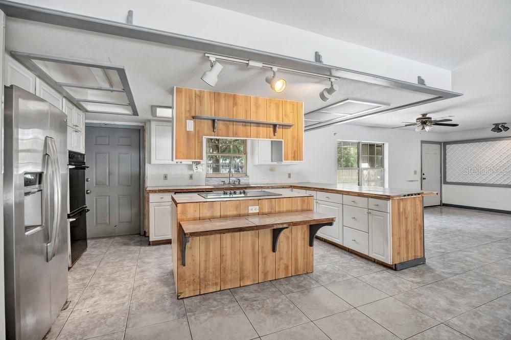 На продажу: $350,000 (3 спален, 2 ванн, 1800 Квадратных фут)
